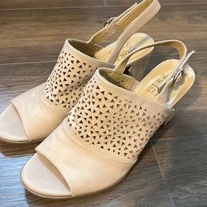 Nude Naturalizer Heels Size 8.5